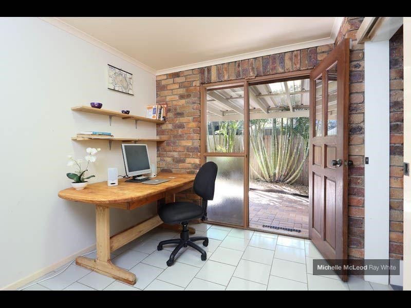 6 Pearra Place, Chapel Hill QLD 4069