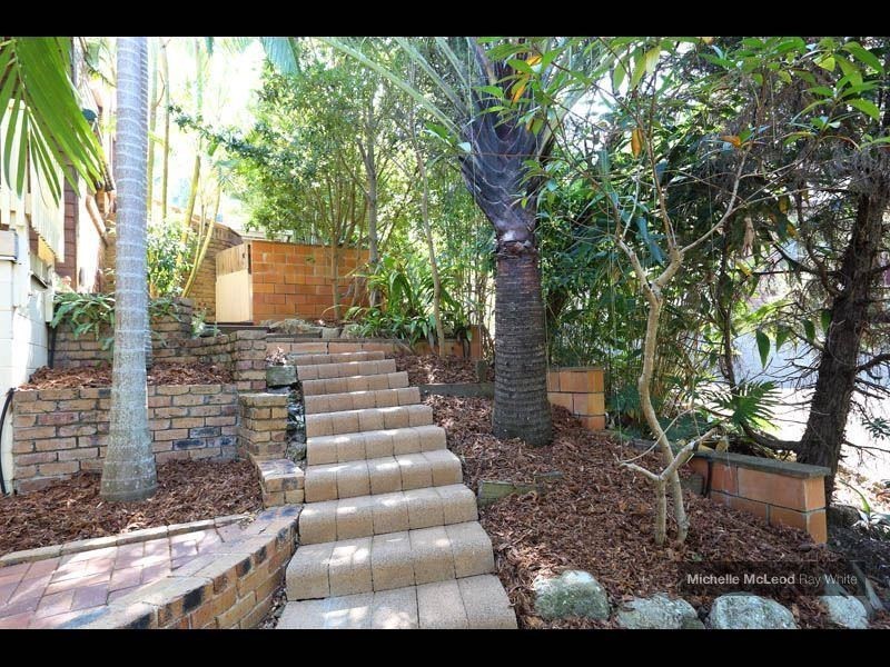 6 Pearra Place, Chapel Hill QLD 4069