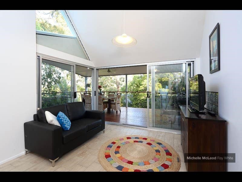 20 Stralock Street, Chapel Hill QLD 4069