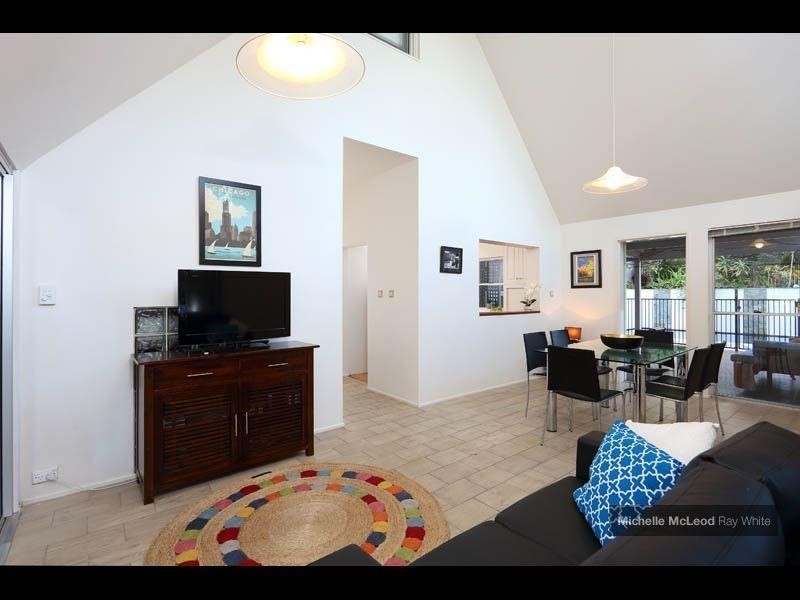 20 Stralock Street, Chapel Hill QLD 4069