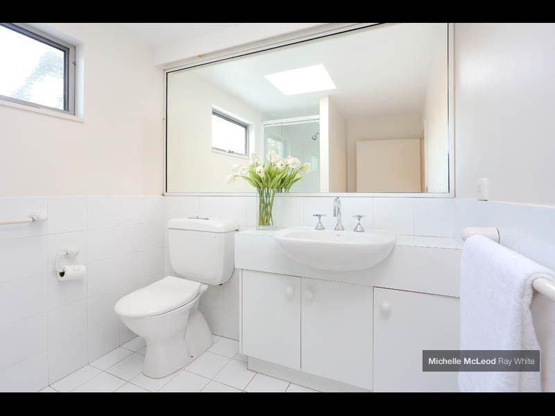 20 Stralock Street, Chapel Hill QLD 4069
