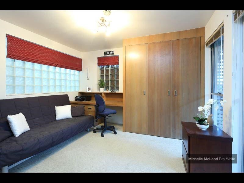 20 Stralock Street, Chapel Hill QLD 4069