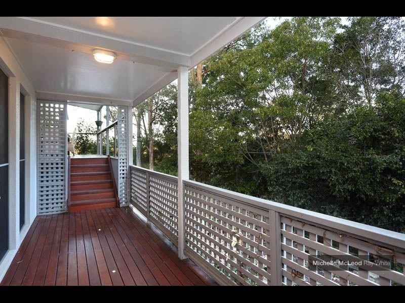 20 Stralock Street, Chapel Hill QLD 4069