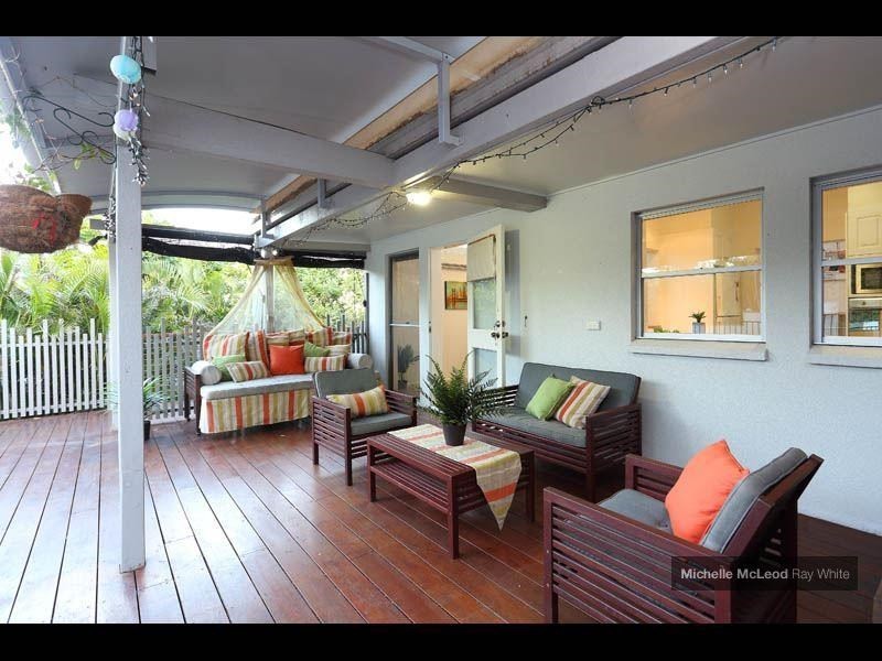 20 Stralock Street, Chapel Hill QLD 4069