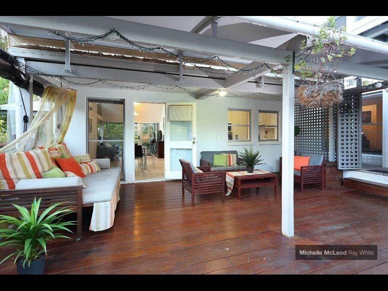 20 Stralock Street, Chapel Hill QLD 4069