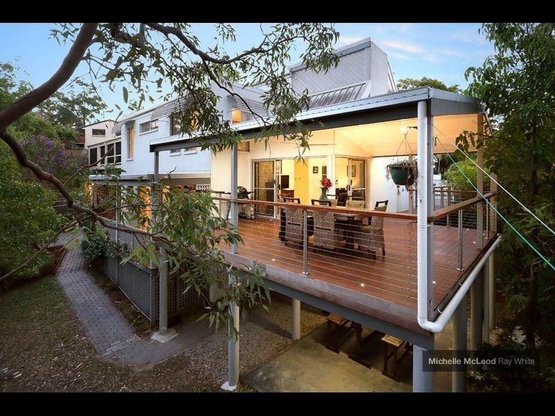 20 Stralock Street, Chapel Hill QLD 4069