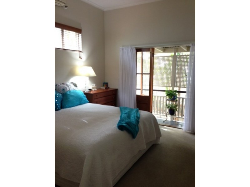 9A Burns Street, Indooroopilly QLD 4068