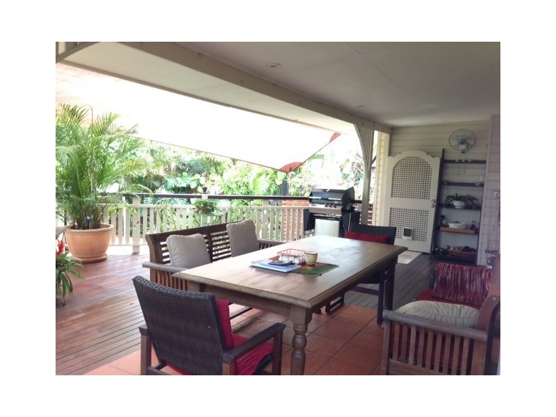 9A Burns Street, Indooroopilly QLD 4068