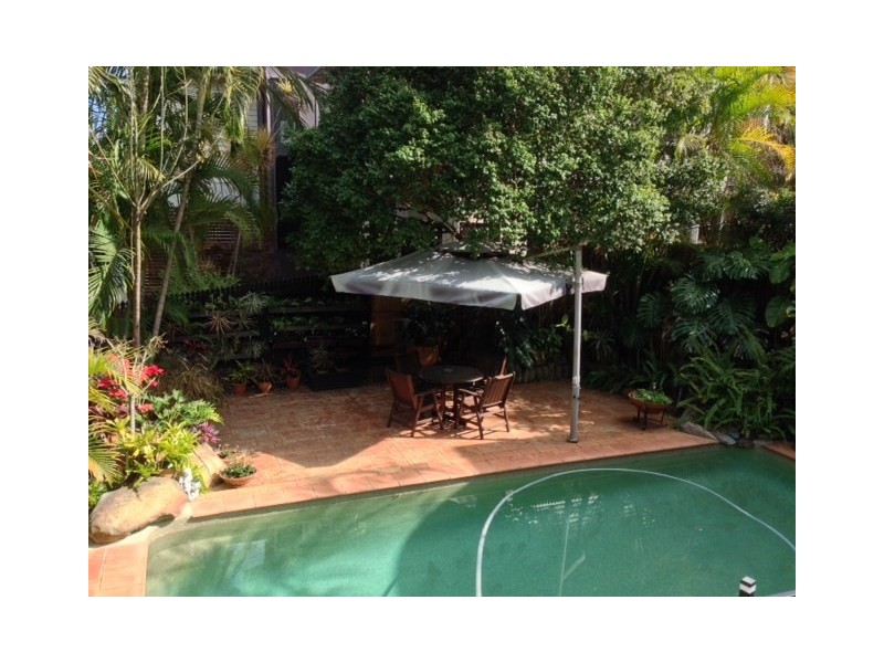 9A Burns Street, Indooroopilly QLD 4068