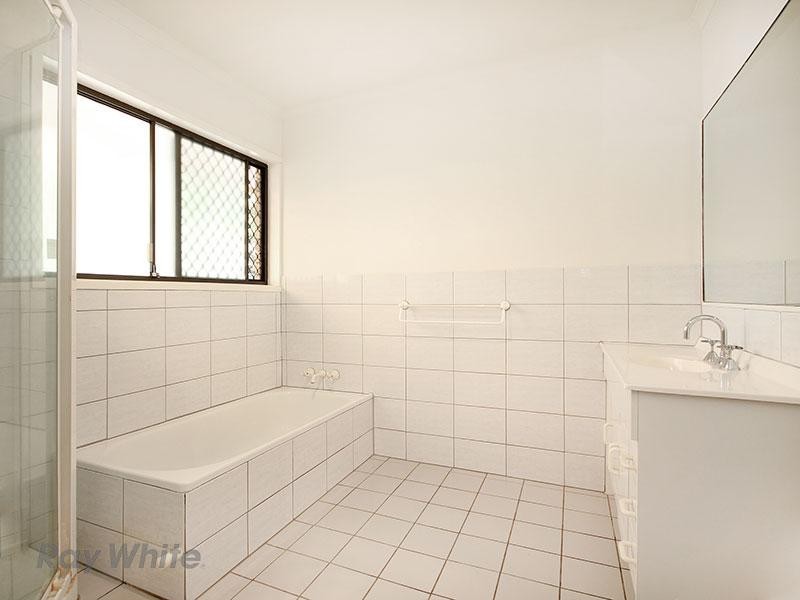 12 Jamner Street, Chapel Hill QLD 4069