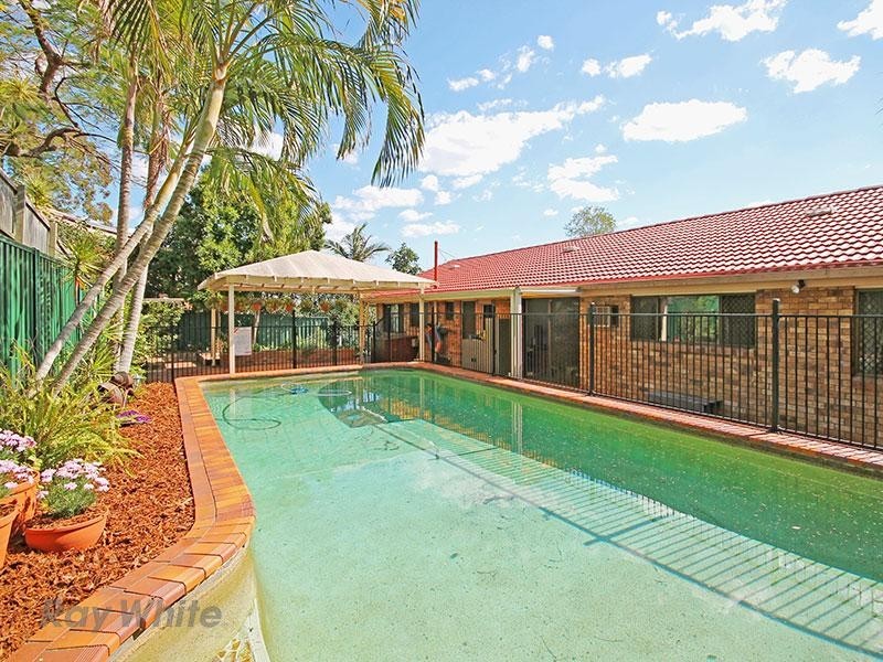 12 Jamner Street, Chapel Hill QLD 4069