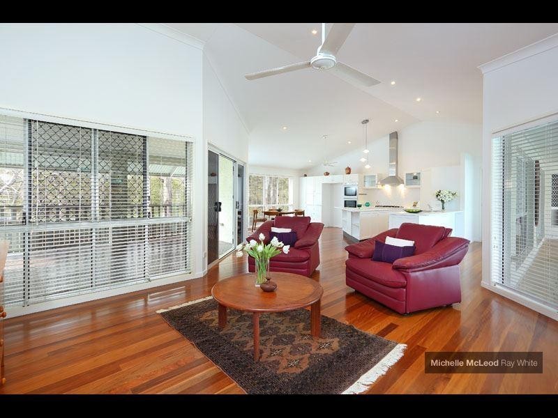 4 Gayna Street, Kenmore QLD 4069