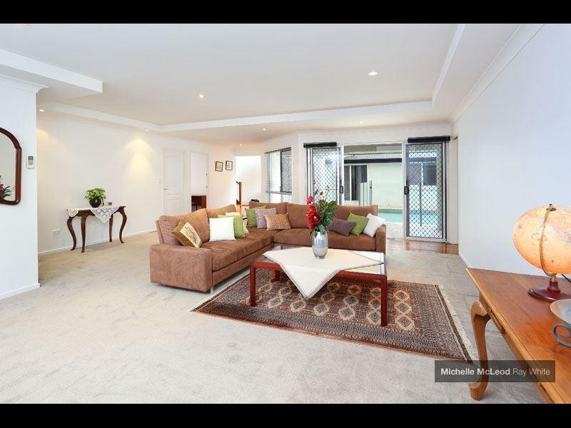 4 Gayna Street, Kenmore QLD 4069