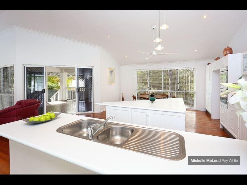 4 Gayna Street, Kenmore QLD 4069