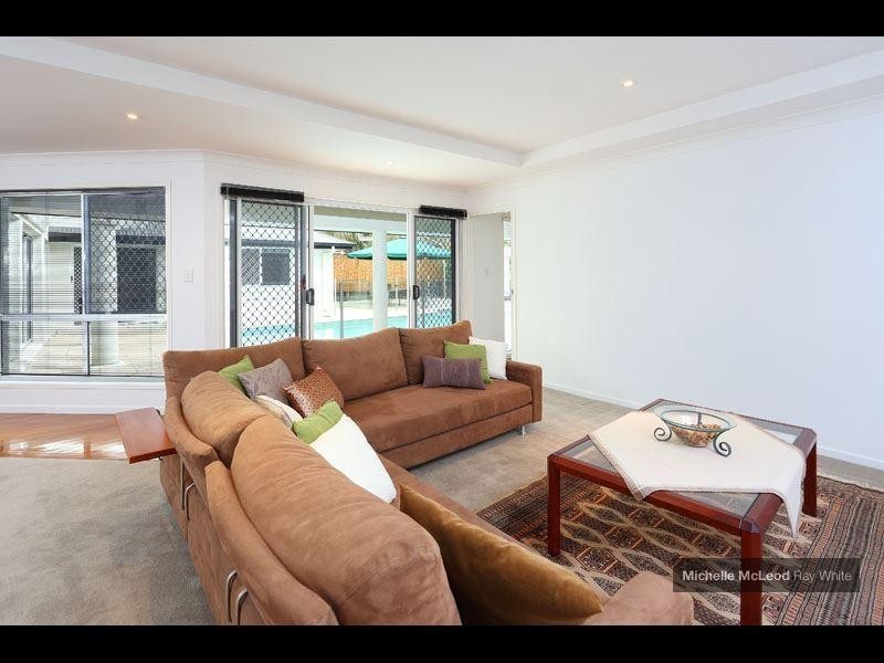 4 Gayna Street, Kenmore QLD 4069