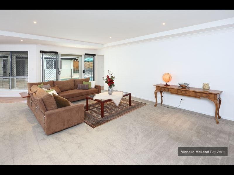 4 Gayna Street, Kenmore QLD 4069