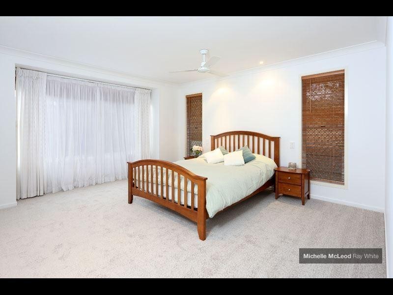 4 Gayna Street, Kenmore QLD 4069