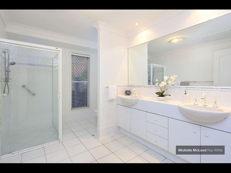 4 Gayna Street, Kenmore QLD 4069