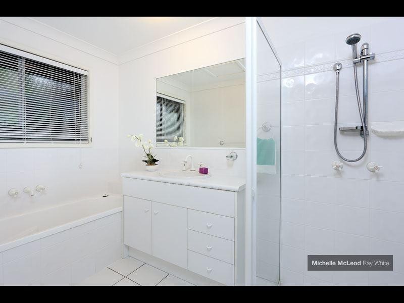 4 Gayna Street, Kenmore QLD 4069