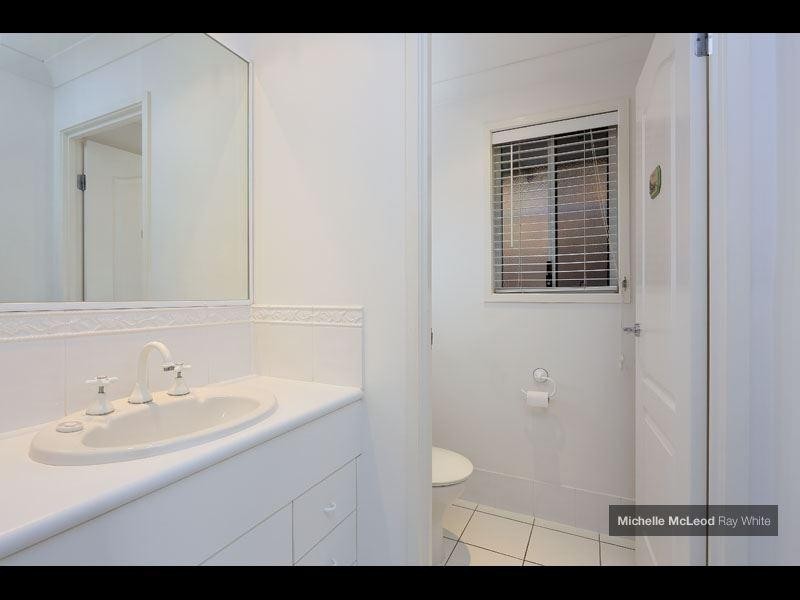 4 Gayna Street, Kenmore QLD 4069