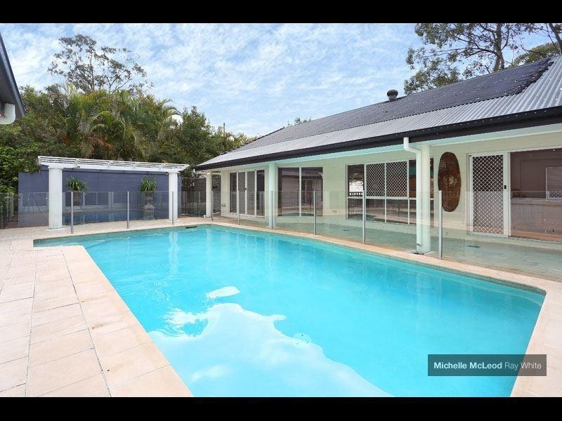 4 Gayna Street, Kenmore QLD 4069