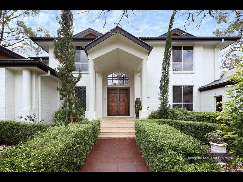 4 Gayna Street, Kenmore QLD 4069