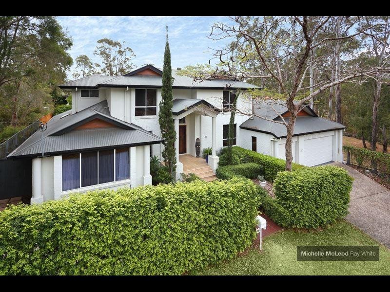 4 Gayna Street, Kenmore QLD 4069