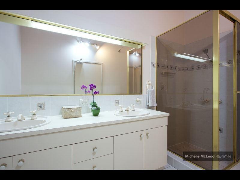 74 Ludlow Street, Chapel Hill QLD 4069