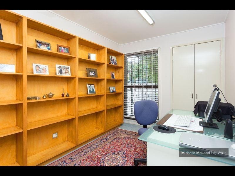 74 Ludlow Street, Chapel Hill QLD 4069