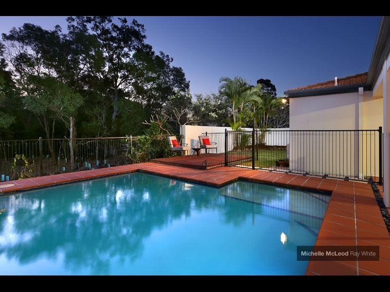 32 Greenford Street, Chapel Hill QLD 4069