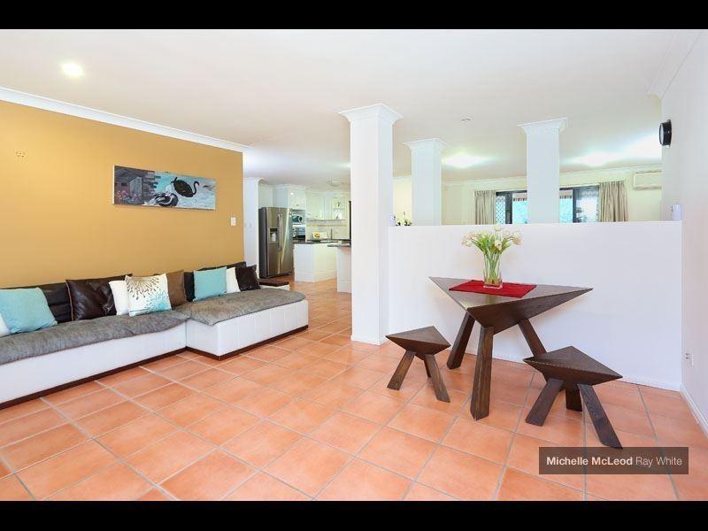 32 Greenford Street, Chapel Hill QLD 4069