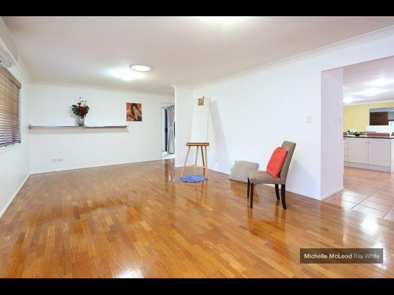 32 Greenford Street, Chapel Hill QLD 4069