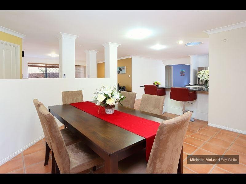 32 Greenford Street, Chapel Hill QLD 4069