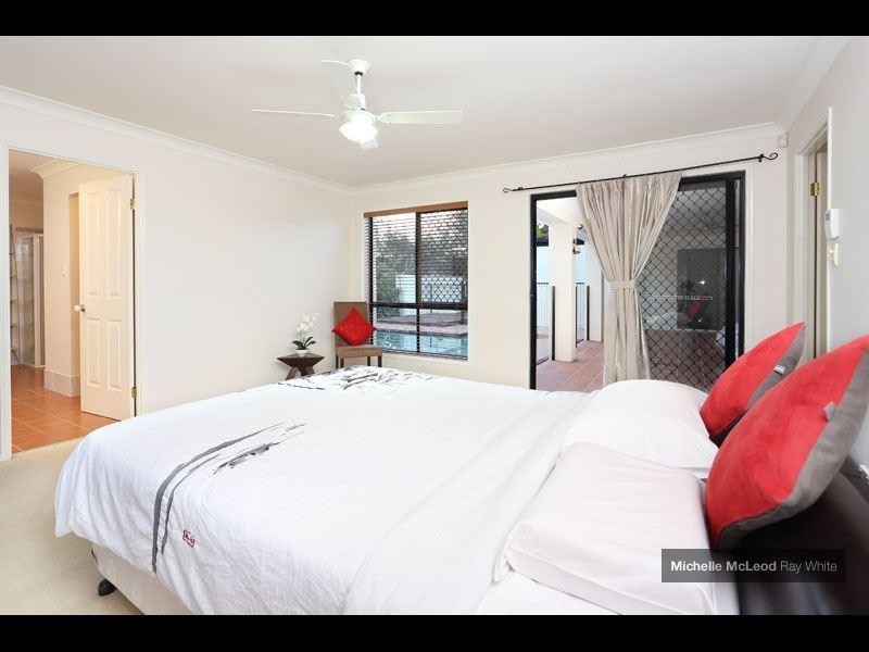 32 Greenford Street, Chapel Hill QLD 4069