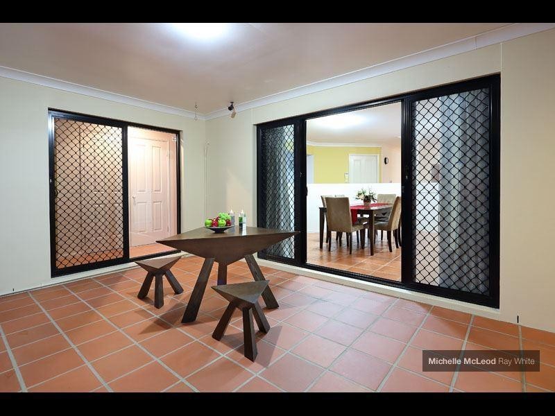 32 Greenford Street, Chapel Hill QLD 4069