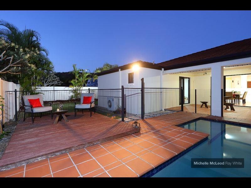 32 Greenford Street, Chapel Hill QLD 4069