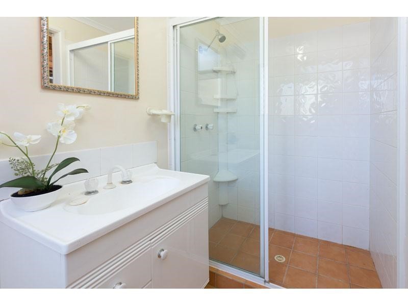 9 Wyndarra Street, Kenmore QLD 4069