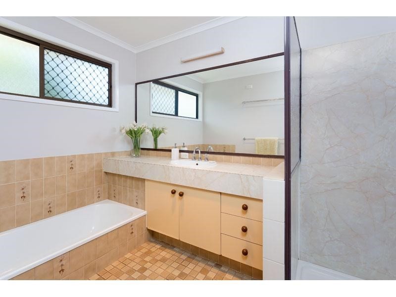 9 Wyndarra Street, Kenmore QLD 4069