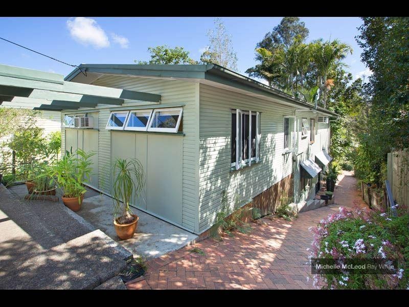 39 Henry Street, Chapel Hill QLD 4069