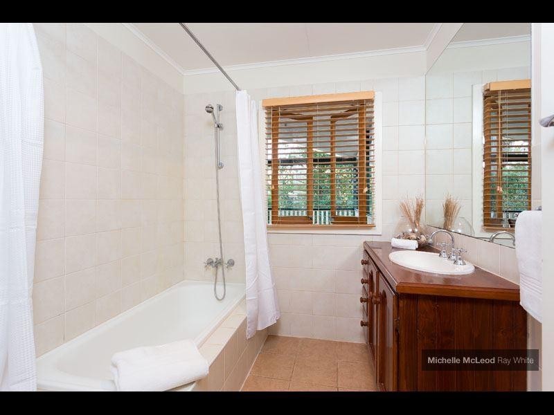 10 Aberfoyle Street, Kenmore QLD 4069