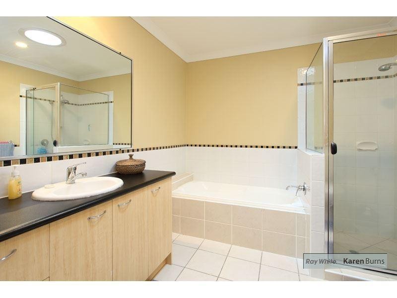 1/9 Pamela Place, Kenmore Hills QLD 4069