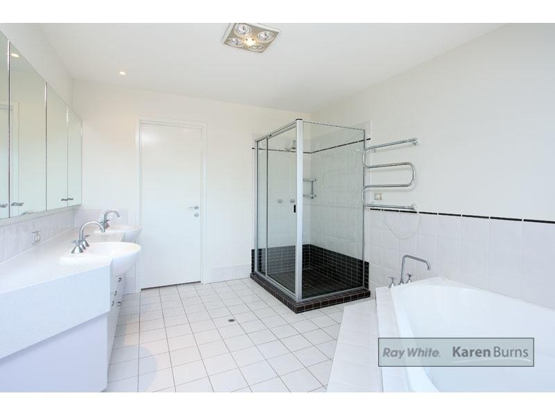 76 Kintyre Street, Brookfield QLD 4069