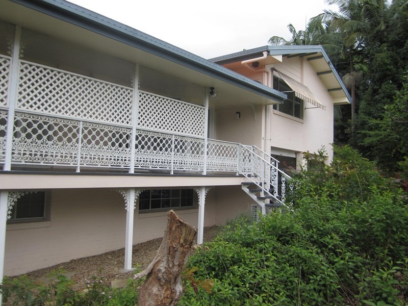 4 Dyer Street, Chapel Hill QLD 4069