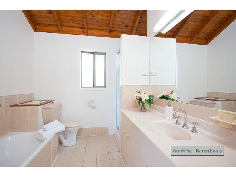 20 Marmindie Street, Chapel Hill QLD 4069