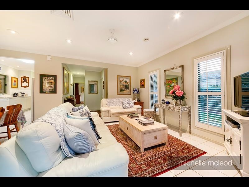 78 Hakea Crescent, Chapel Hill QLD 4069