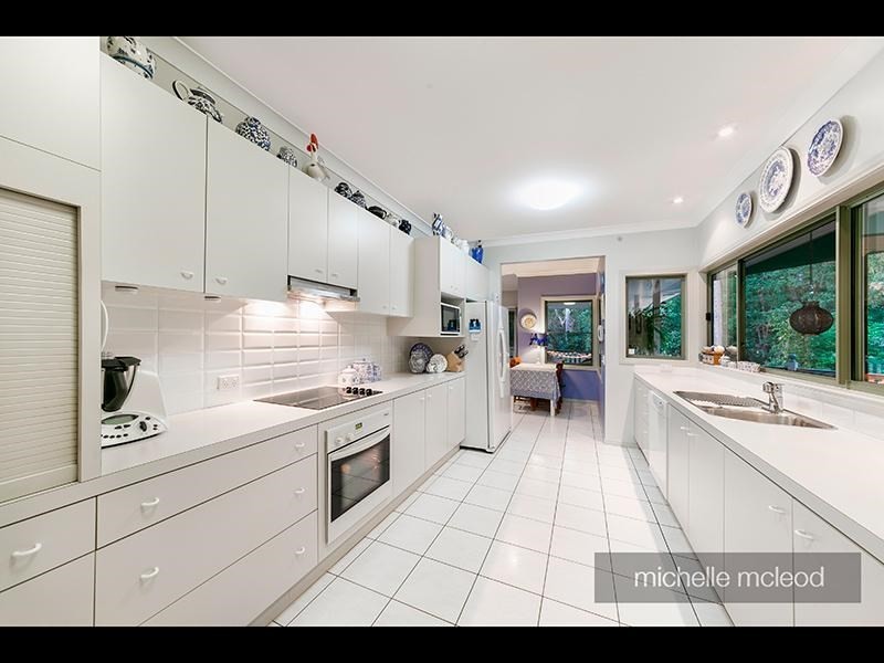 78 Hakea Crescent, Chapel Hill QLD 4069