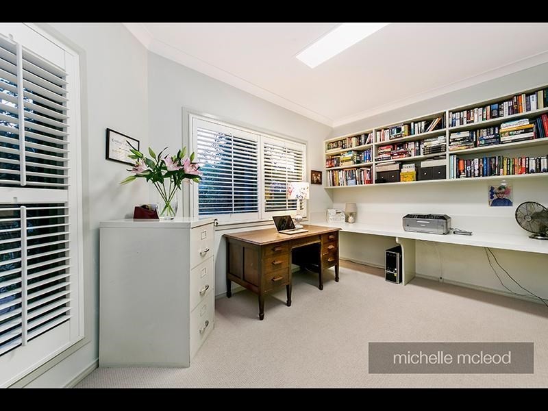 78 Hakea Crescent, Chapel Hill QLD 4069