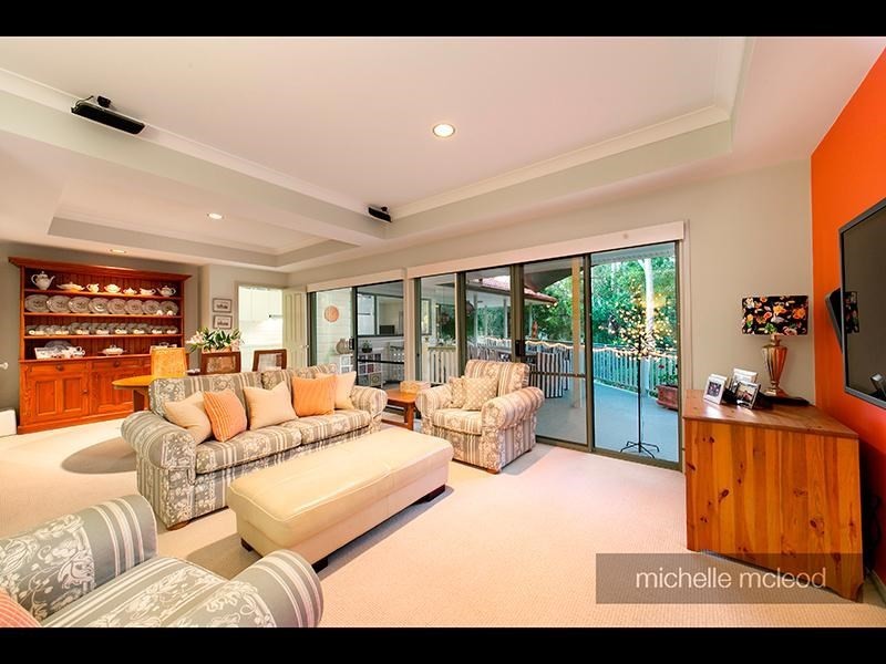 78 Hakea Crescent, Chapel Hill QLD 4069