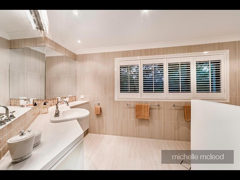 78 Hakea Crescent, Chapel Hill QLD 4069