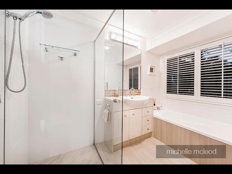 78 Hakea Crescent, Chapel Hill QLD 4069